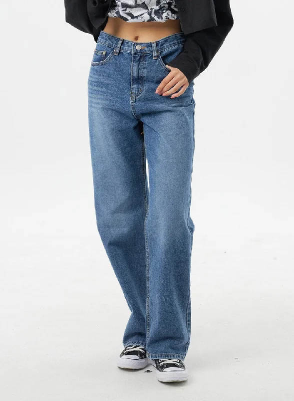 Mid-Rise Mid-Wash Jeans BY325