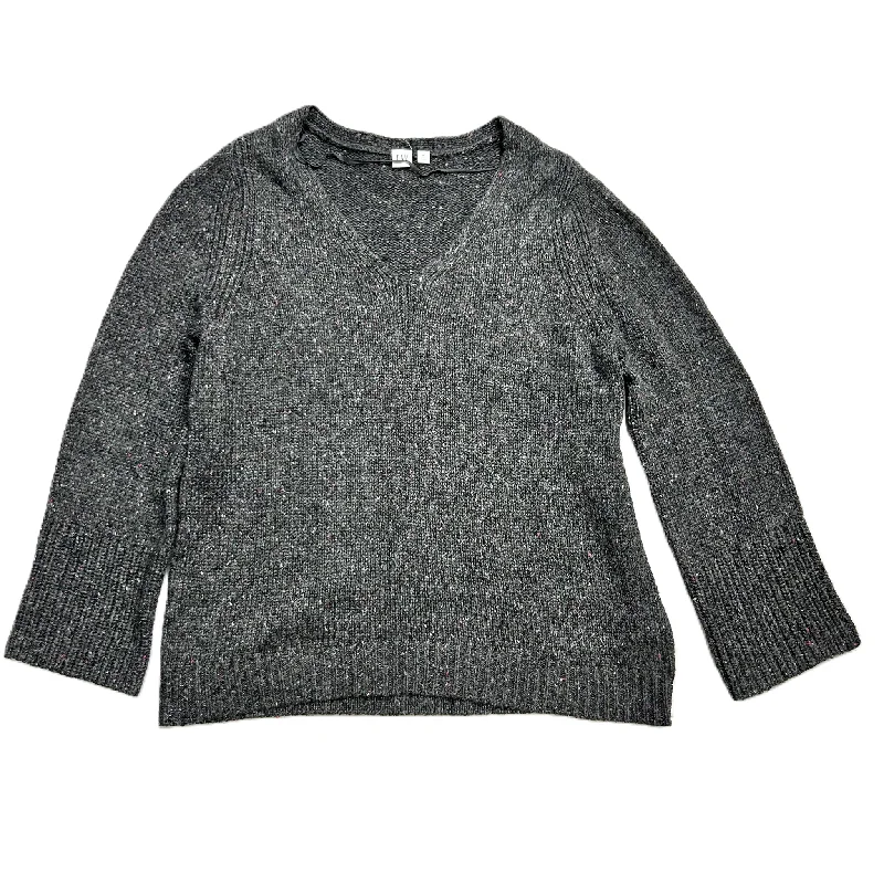 Sweater By Gap In Grey, Size: Xl