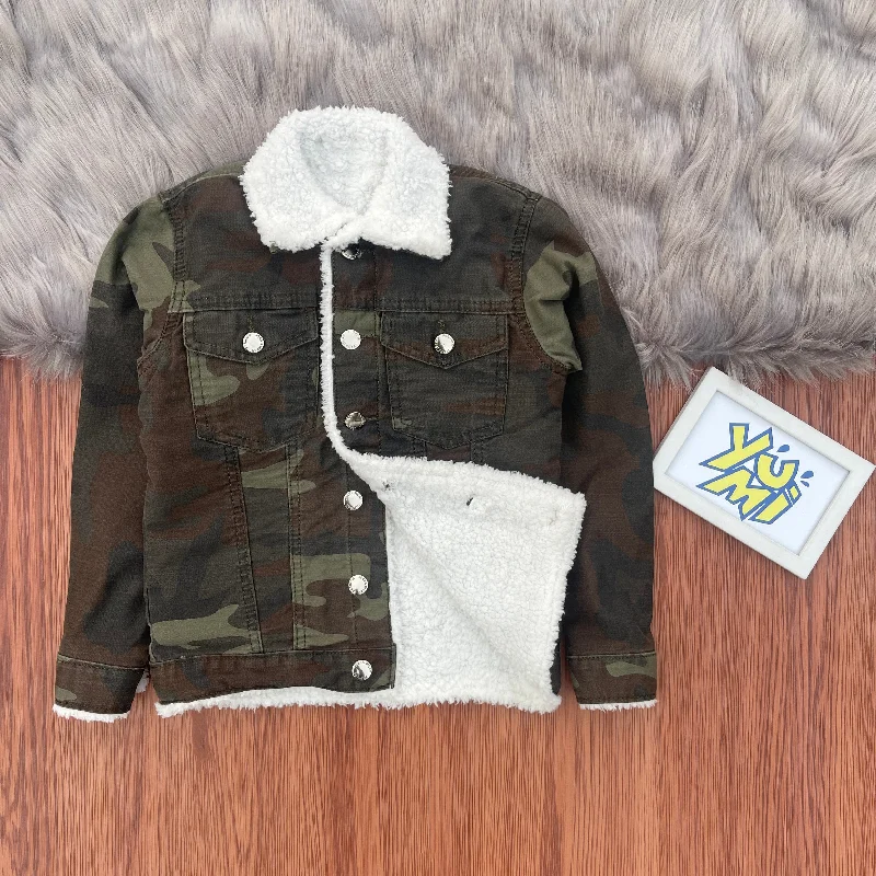 Commander in Camo: Boys' Camouflage Jacket with Cozy Fur Lining